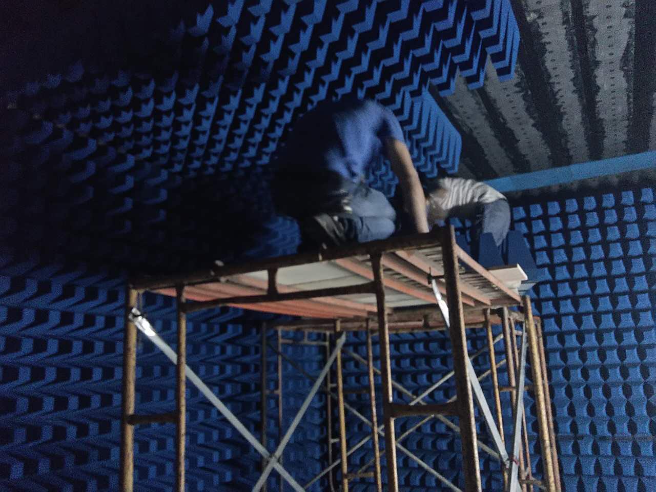 暗室施工比亞迪